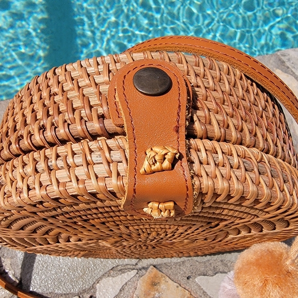 BOHO Round Woven Rattan Crossbody Bag with Pom-Pom Details - Picture 4 of 9